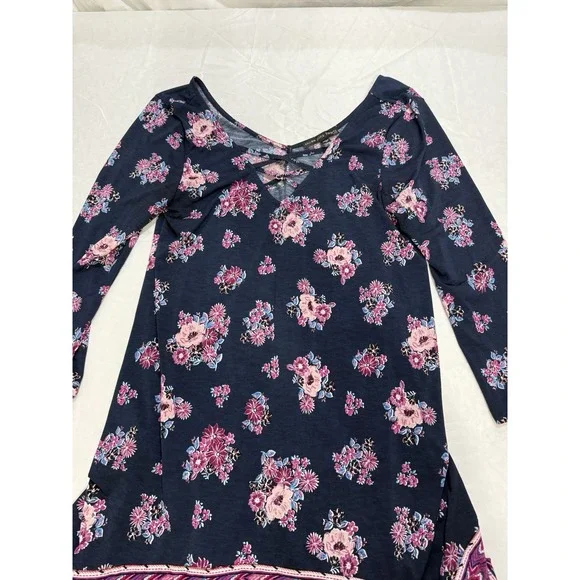 3 Pink Hearts‎ Brand  Multicolored Floral Design V-Neck Dress Size Medium - Picture 10 of 10